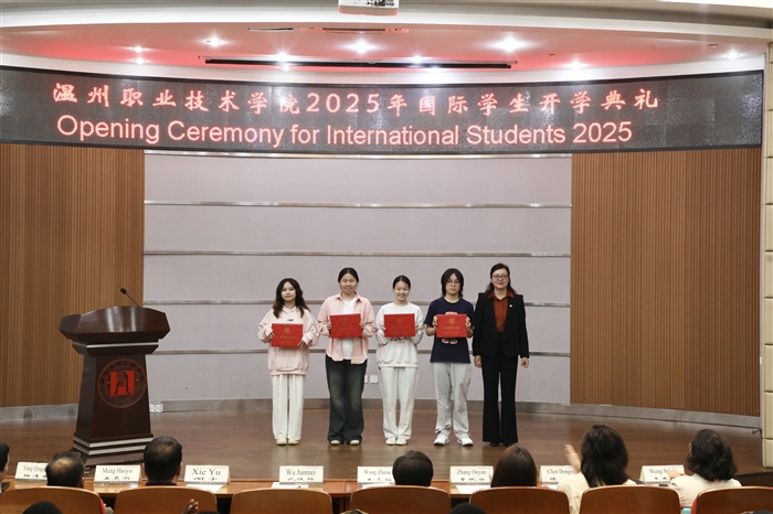 颁发证书.jpg 颁发证书.jpg